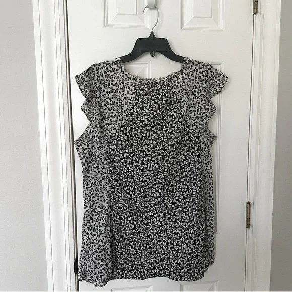 Motherhood Maternity black and white floral blouse, size XL - Picture 2 of 8